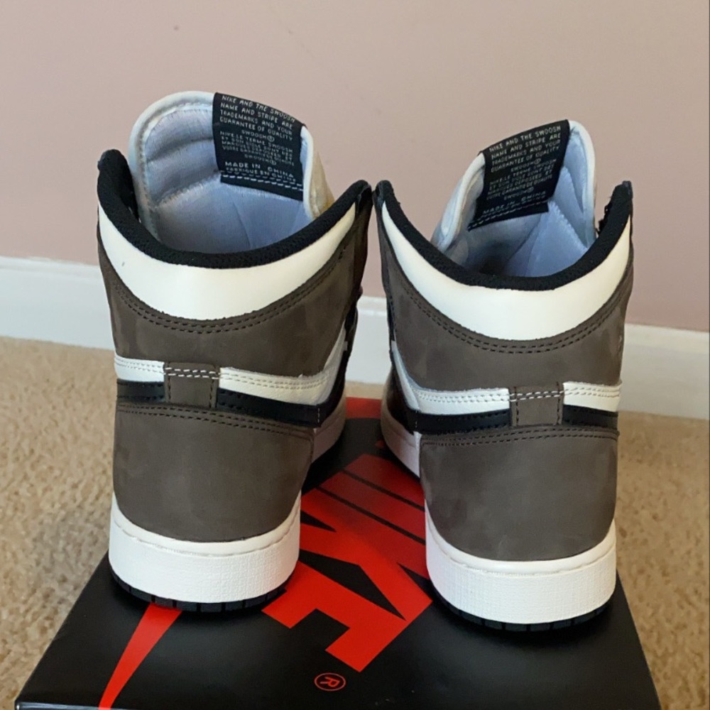 Air Jordan Retro 1 - Mocha - 6.5Y - Picture 4 of 4